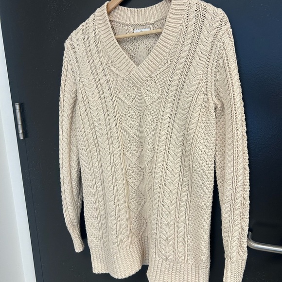 L.L.Bean Signature M cotton cable knit V-Neck sweater in excellent used conditio - Picture 4 of 12